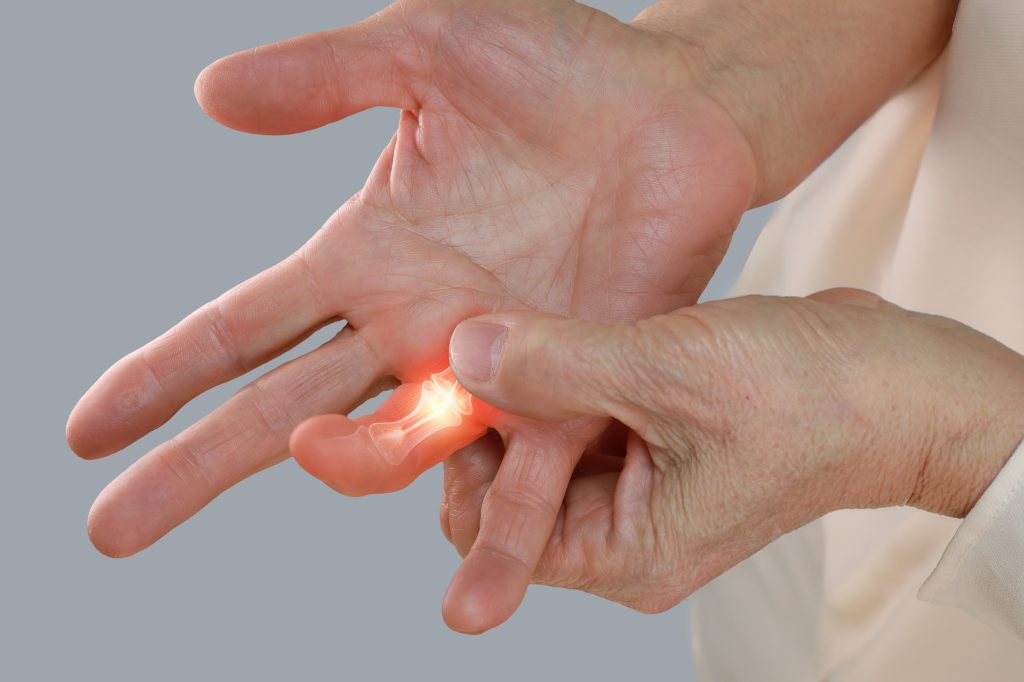 Hand einer Person mit Schnappfinger